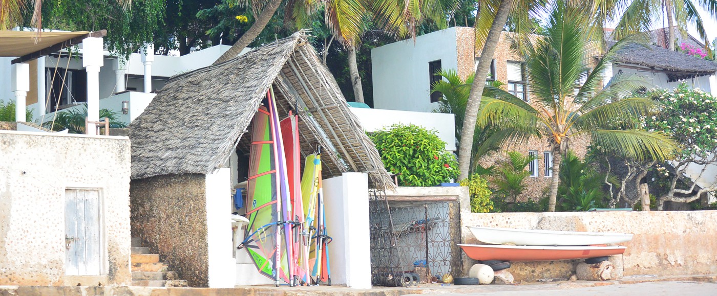 You are on the beach so very well placed to enjoy all watersport activities : windsurf, laser, kite, monoski, wake…