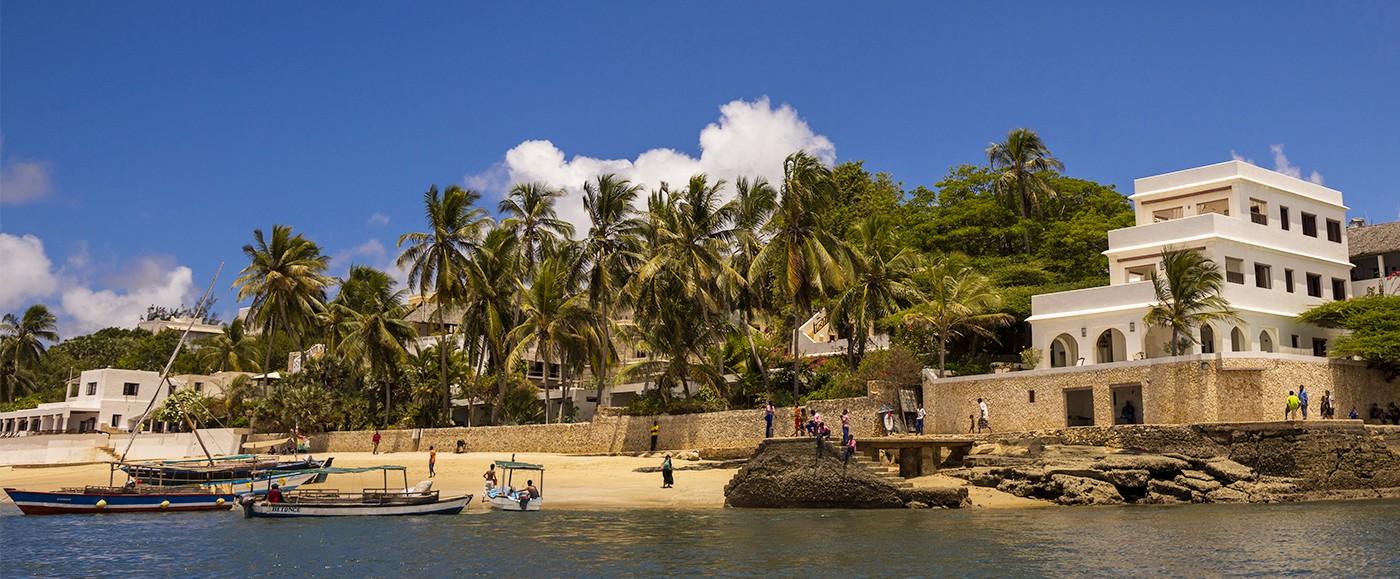 La plage de Shella, à Lamu, et Forodhani House juste là, au début de cette plage qui s’étire sur 12 km de long.