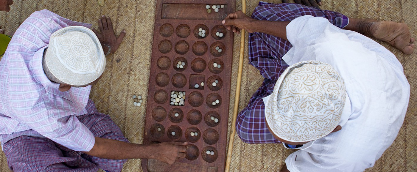 La culture swahilie est très riche, bien vivante et préservée, la communauté de Lamu y veille depuis des siècles.