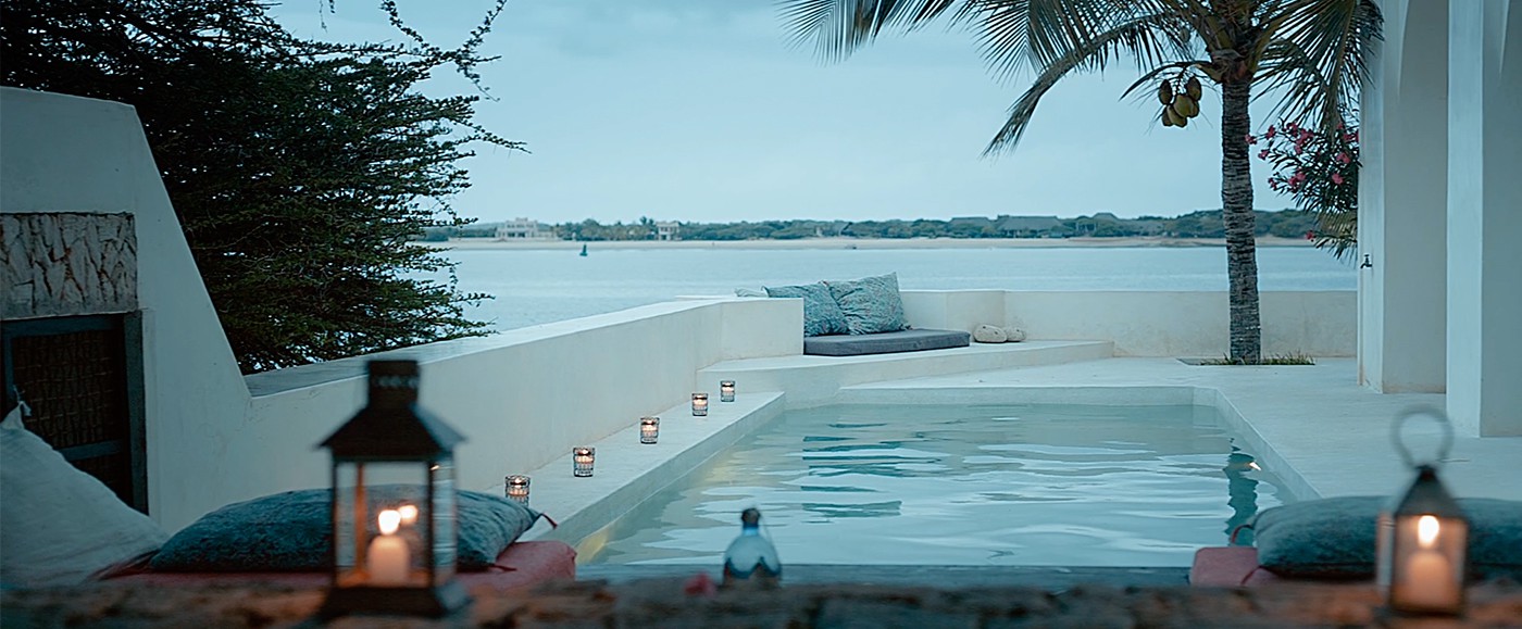 The sun goes slowly down, candlelit aperitif and dinner tonight.