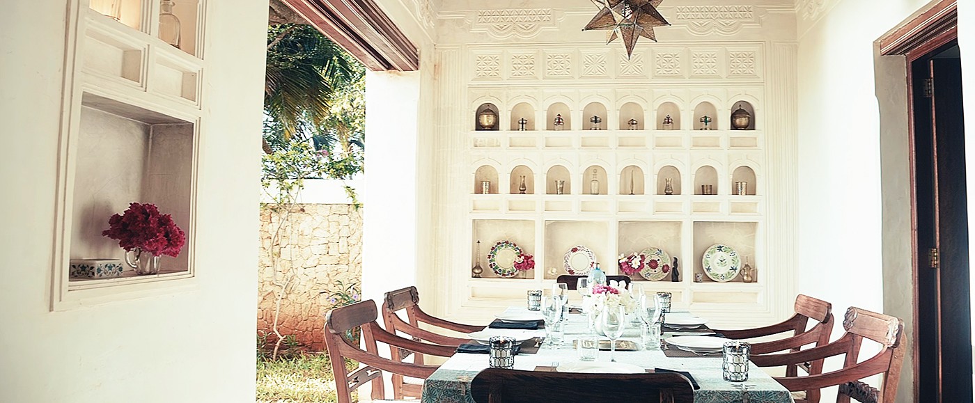 Vous pouvez choisir de prendre votre petit déjeuner ici, ou près de la piscine, vues mer et plage bien sûr.