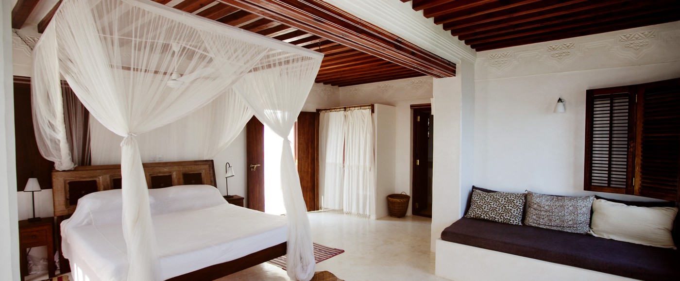 Each of the 5 bedrooms has a bathroom and a terrace, space and light is key too when you need to relax.